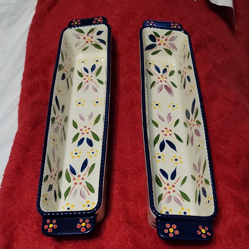 Set Of 2 Fireworks Pattetn, Temptations By Tara, Cracker Dishes